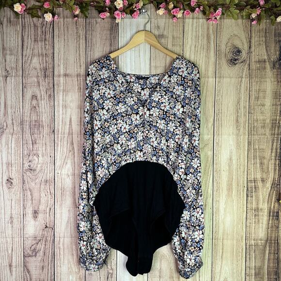 SHEIN Curve Lantern Sleeve Floral Bodysuit - Picture 2 of 8